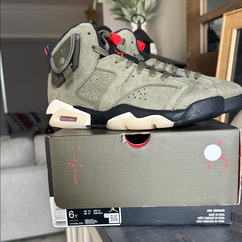 Air Jordan 6 Retro Sneakers in Olive Green BIG BOYS SIze 6